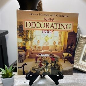 Vintage 1990 Better Homes and Gardens New Decorating Book!